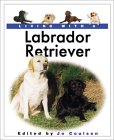 Living With a Labrador Retriever (Living With a Pet Series) �\��